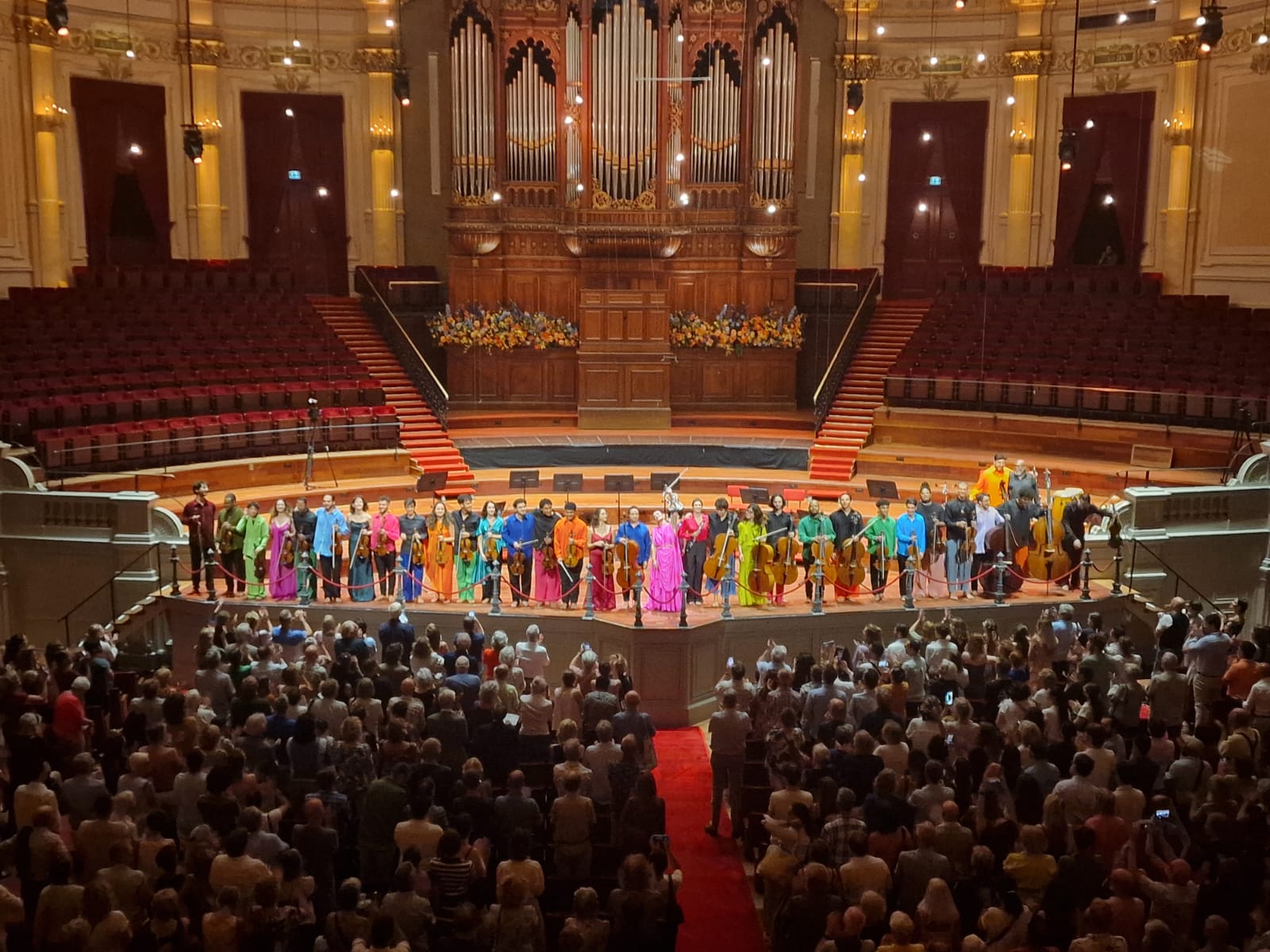 Músicos do Ilumina recebem aplausos no Concertgebouw